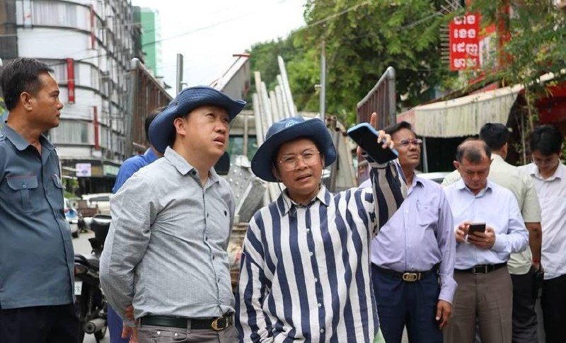 国土规划部视察万谷湖道路项目及危房安全