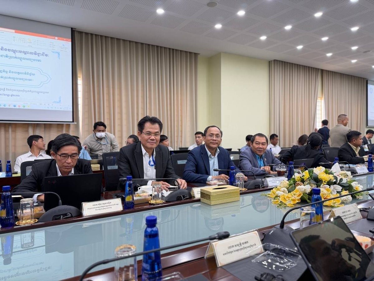 柬埔寨劳工部部长与国土规划建设部代表举行会议,就第四届国家最