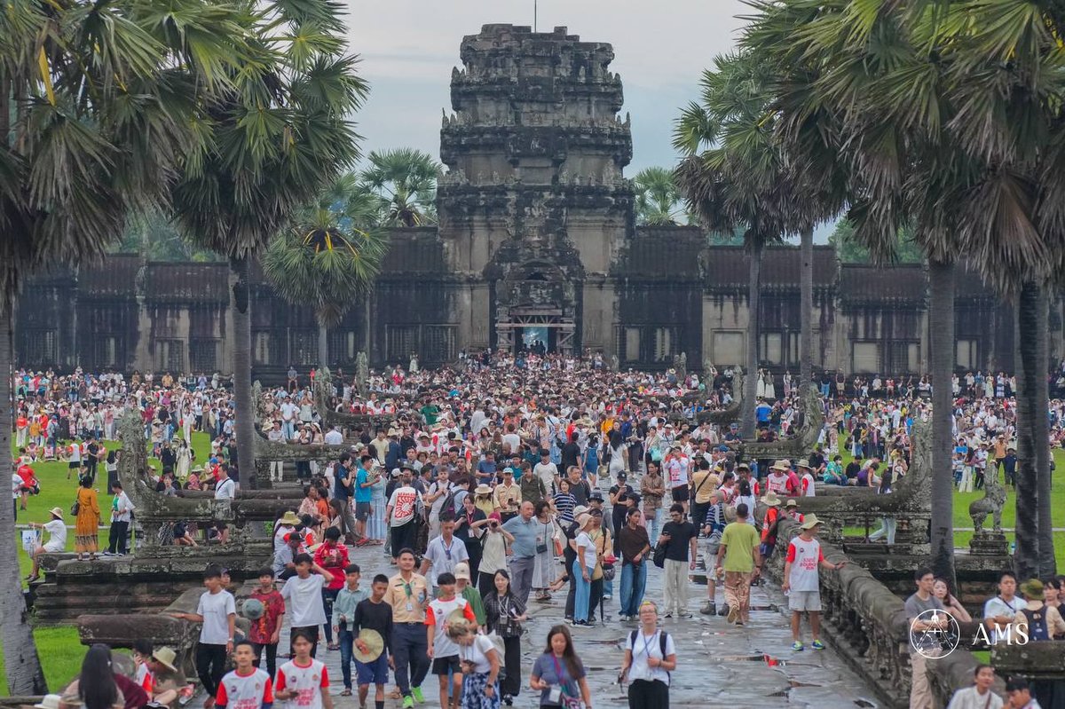 吴哥窟秋分日出奇观吸引千余游客 助力旅游经济