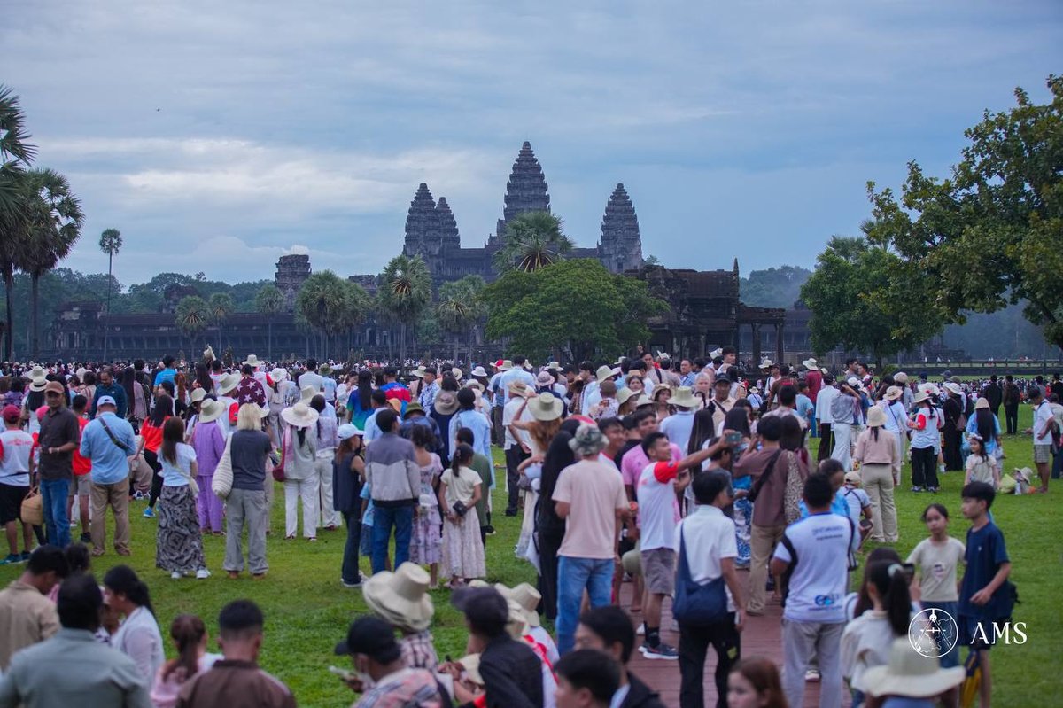 吴哥窟秋分日出奇观吸引千余游客 助力旅游经济