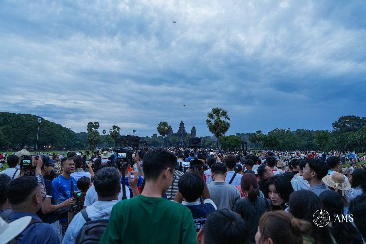 吴哥窟秋分日出奇观吸引千余游客 助力旅游经济