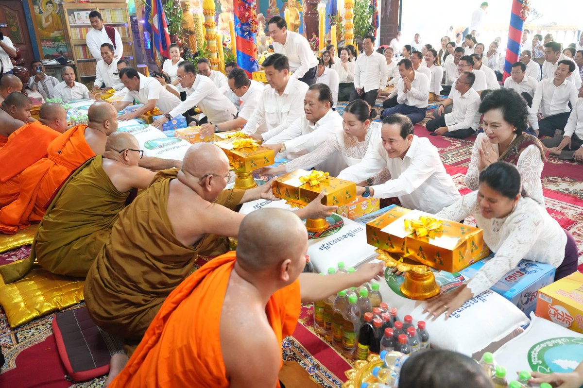 政府工作组在白马省举行亡人节祭祀活动