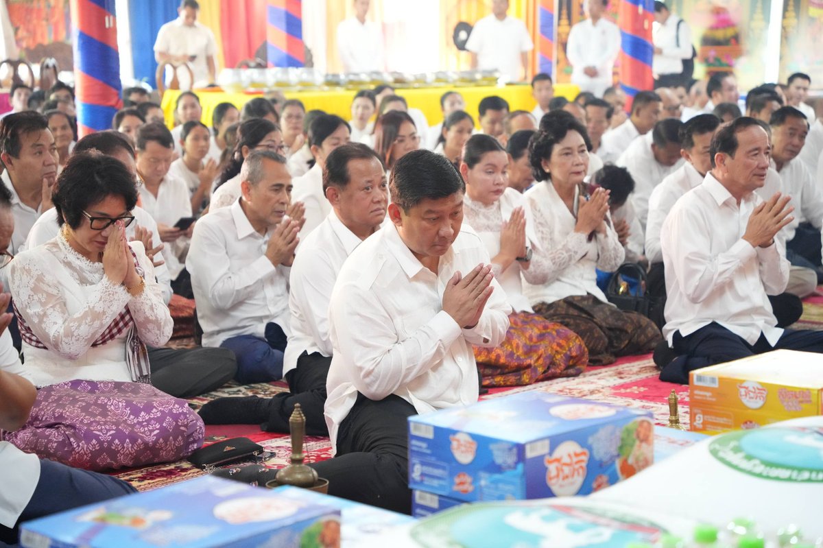 政府工作组在白马省举行亡人节祭祀活动