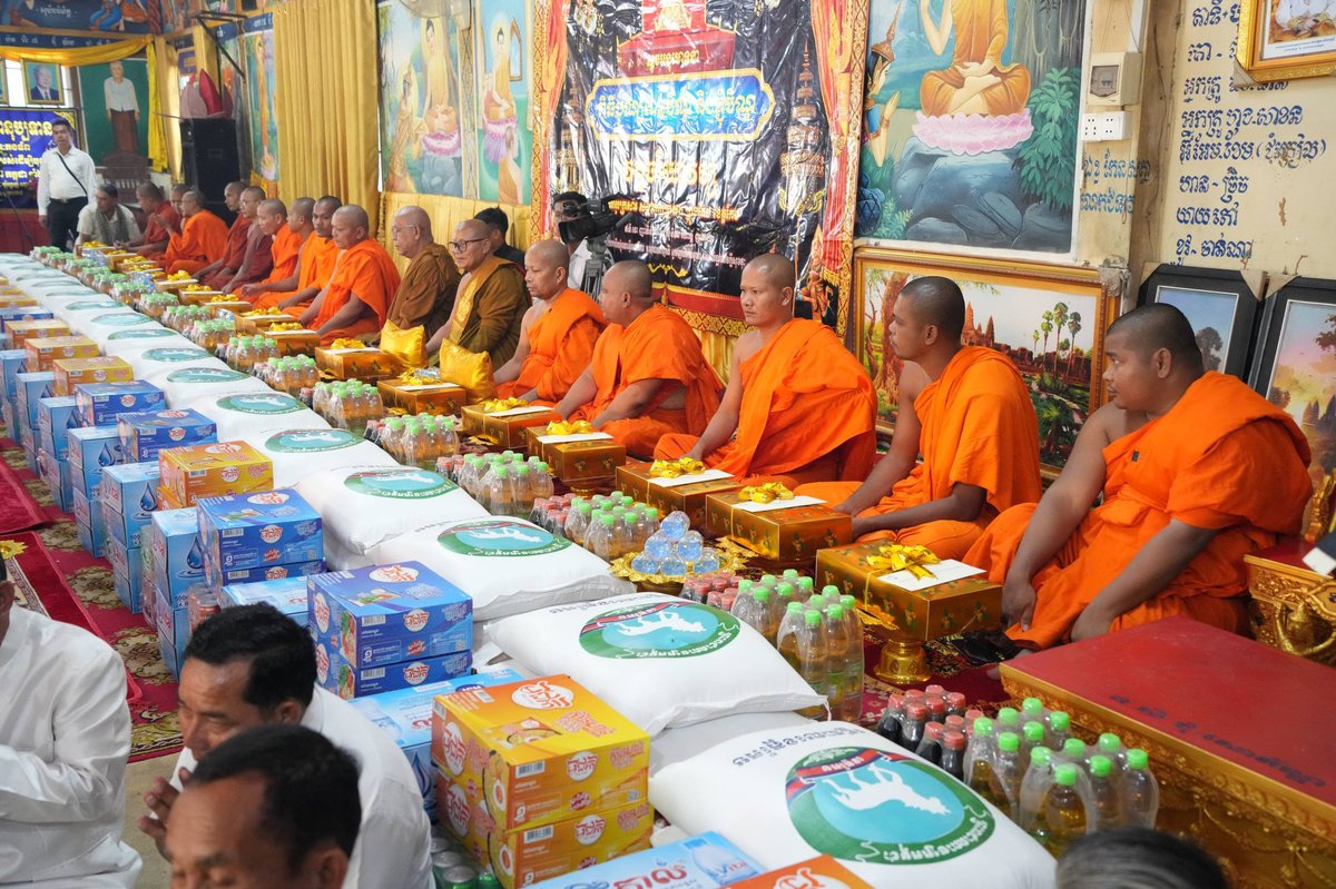 政府工作组在白马省举行亡人节祭祀活动
