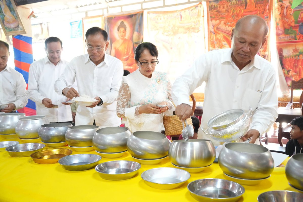 政府工作组在白马省举行亡人节祭祀活动