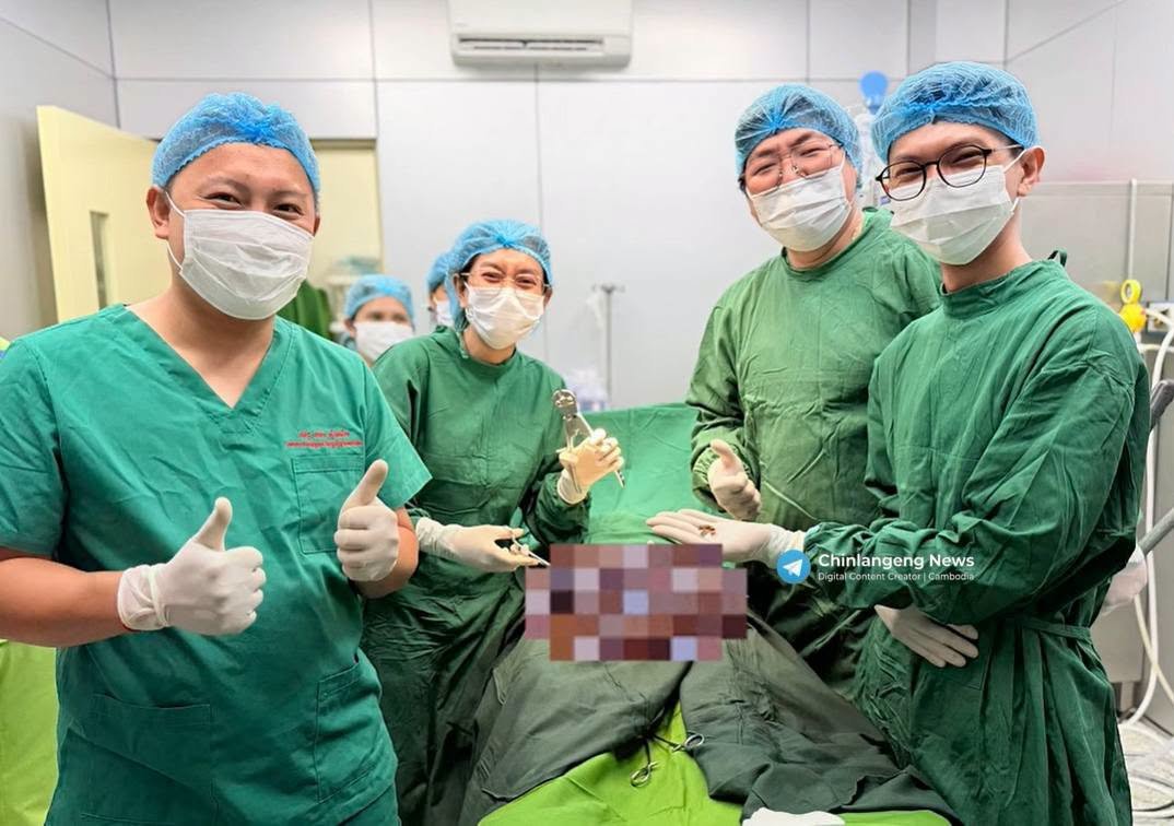 金边安东医院成功实施手术 取出男子下体异物