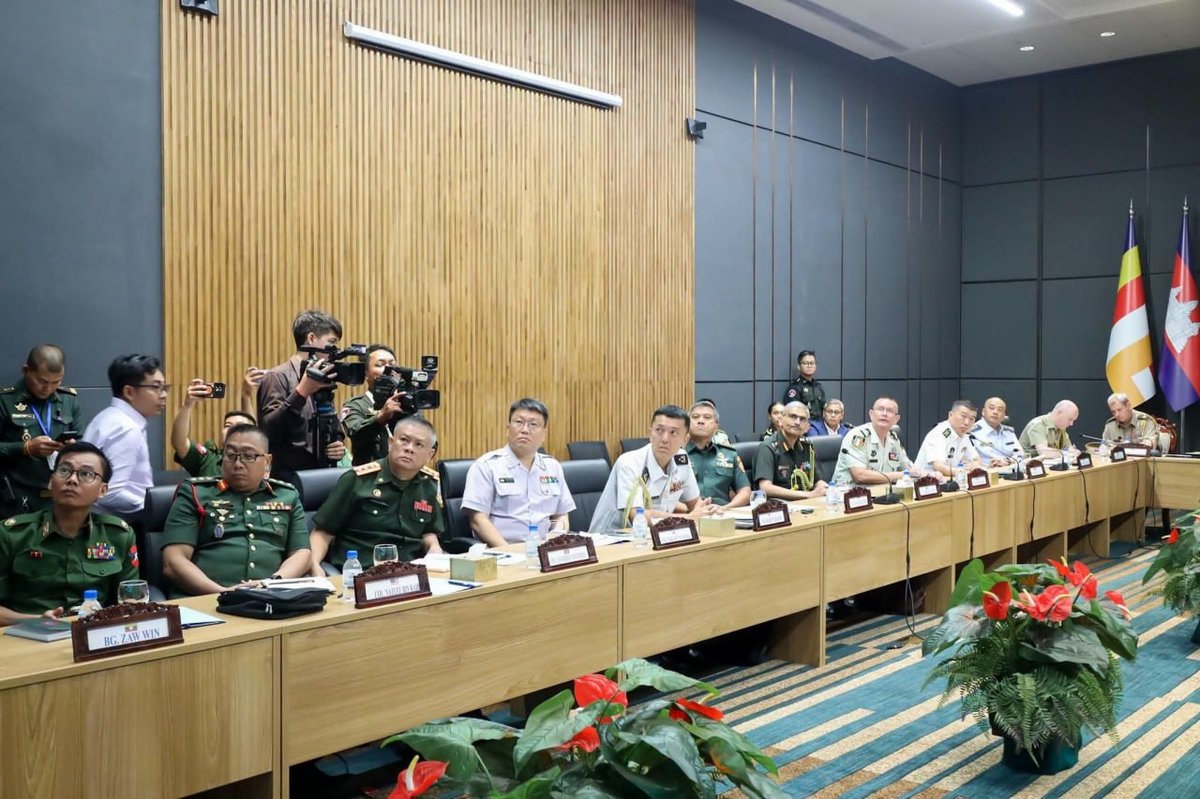 国防部国际关系局向22国武官通报柬泰边境局势