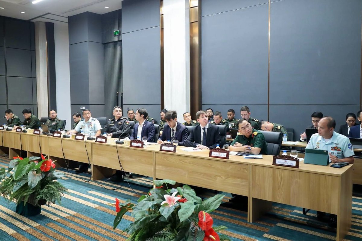 国防部国际关系局向22国武官通报柬泰边境局势