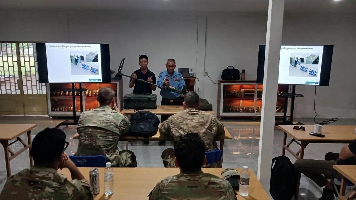 柬埔寨地雷行动中心为美国空军提供排雷培训