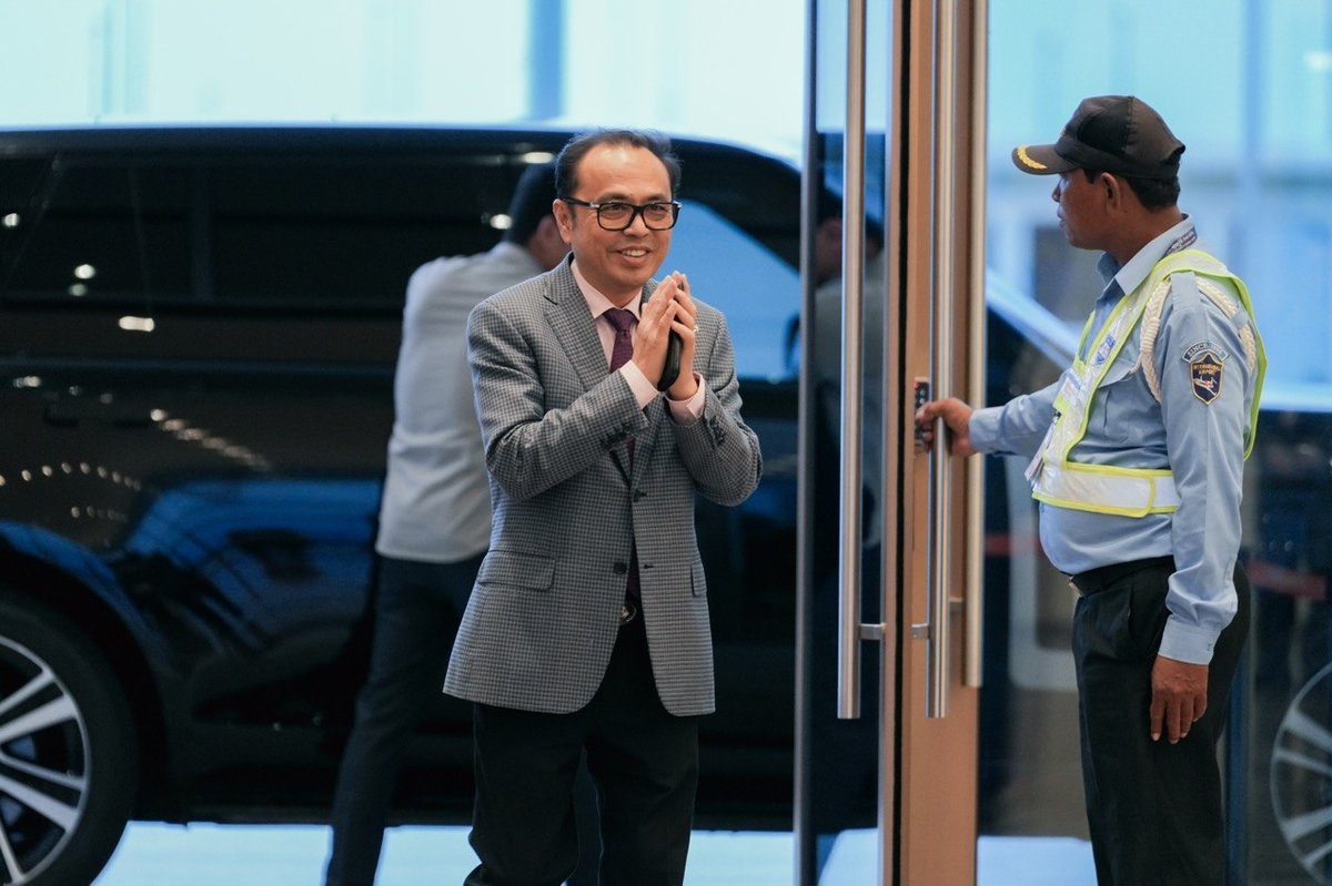 柬埔寨常务副总理翁赛维索近日启程前往法国进行工作访问,旨在深
