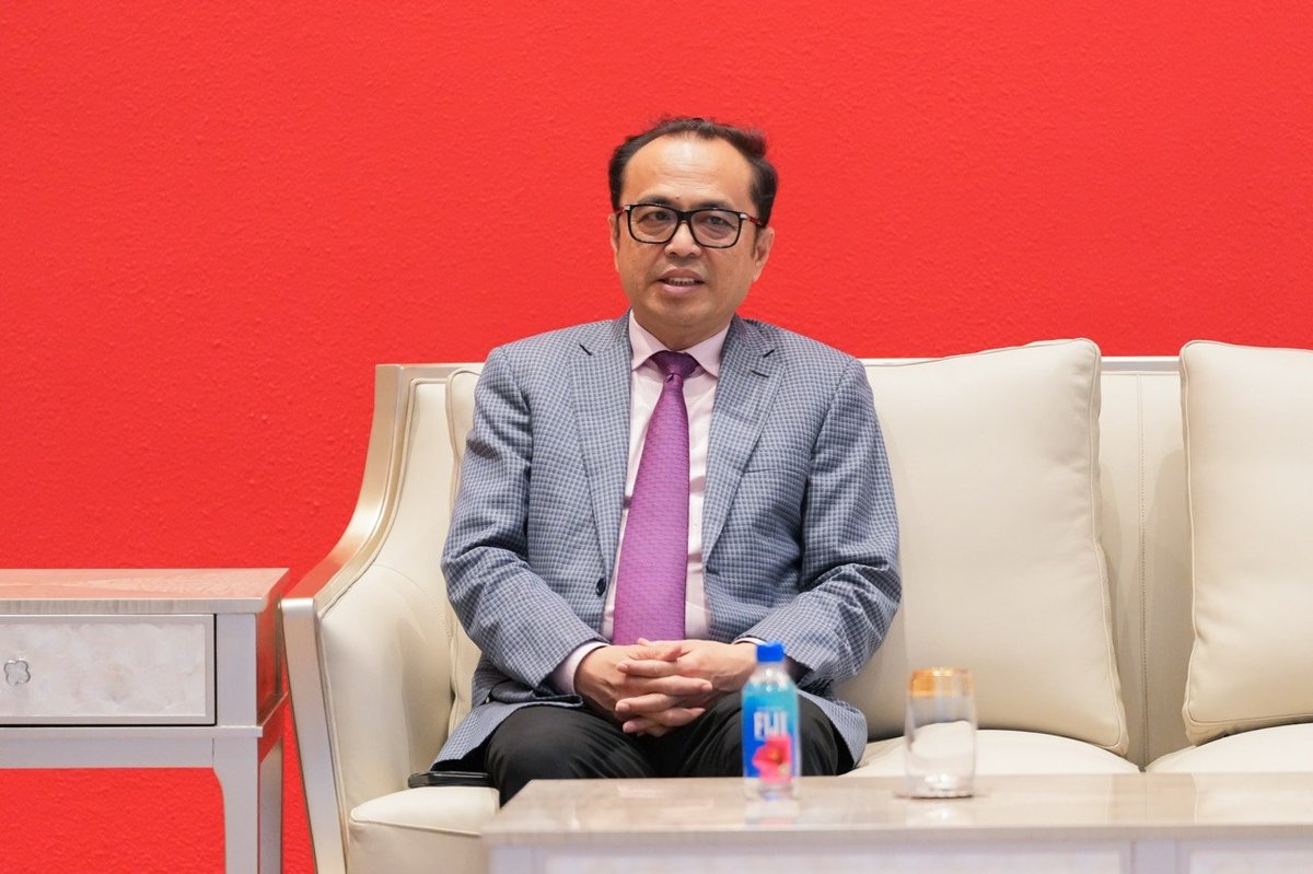 柬埔寨常务副总理翁赛维索近日启程前往法国进行工作访问,旨在深