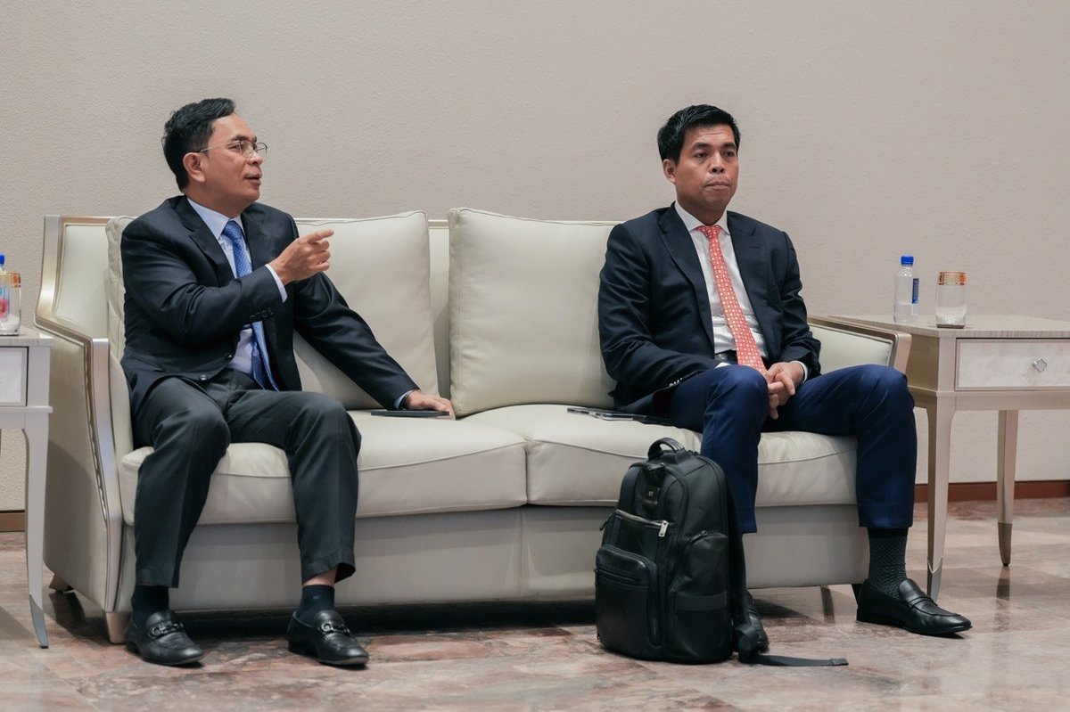 柬埔寨常务副总理翁赛维索近日启程前往法国进行工作访问,旨在深