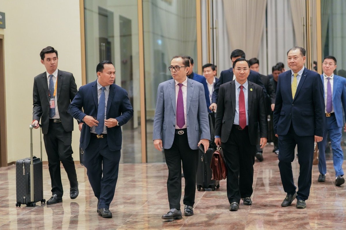 柬埔寨常务副总理翁赛维索近日启程前往法国进行工作访问,旨在深