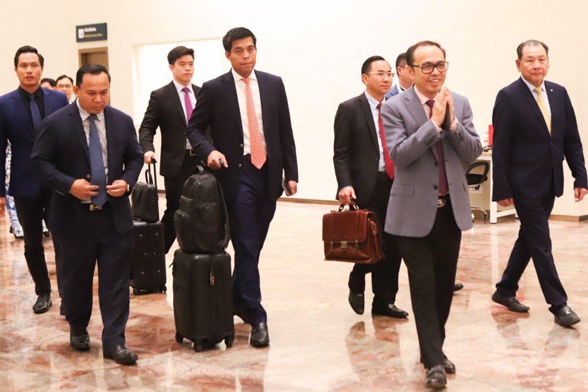 柬埔寨常务副总理翁赛维索近日启程前往法国进行工作访问,旨在深