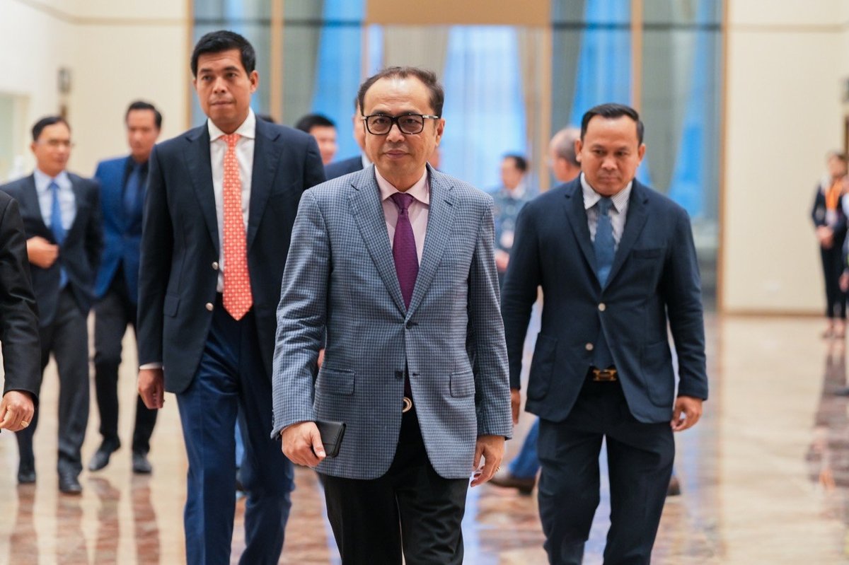 柬埔寨常务副总理翁赛维索近日启程前往法国进行工作访问,旨在深