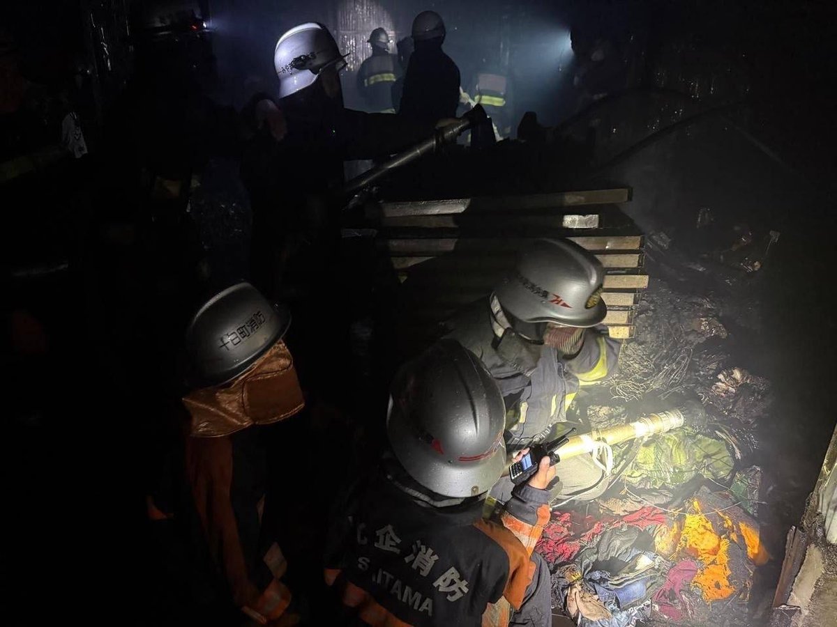金边水净华区民宅发生火灾 消防及时扑灭无伤亡