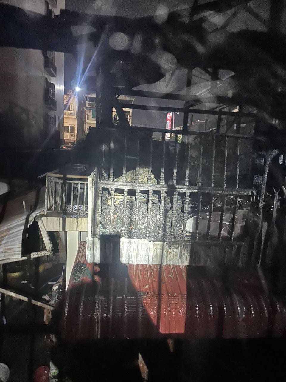金边水净华区民宅发生火灾 消防及时扑灭无伤亡