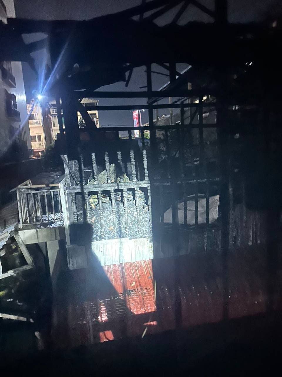 金边水净华区民宅发生火灾 消防及时扑灭无伤亡