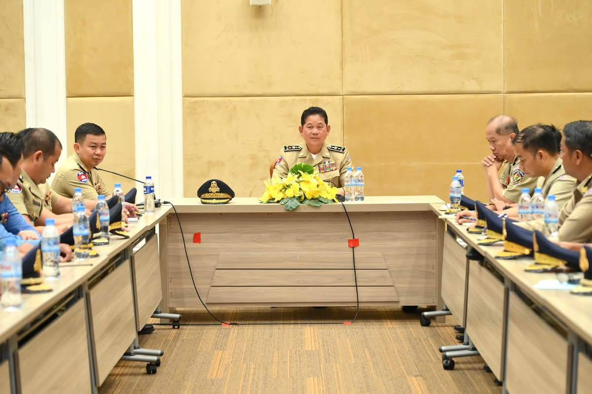 柬埔寨内政部严查违规车牌及无税车辆 违者重罚