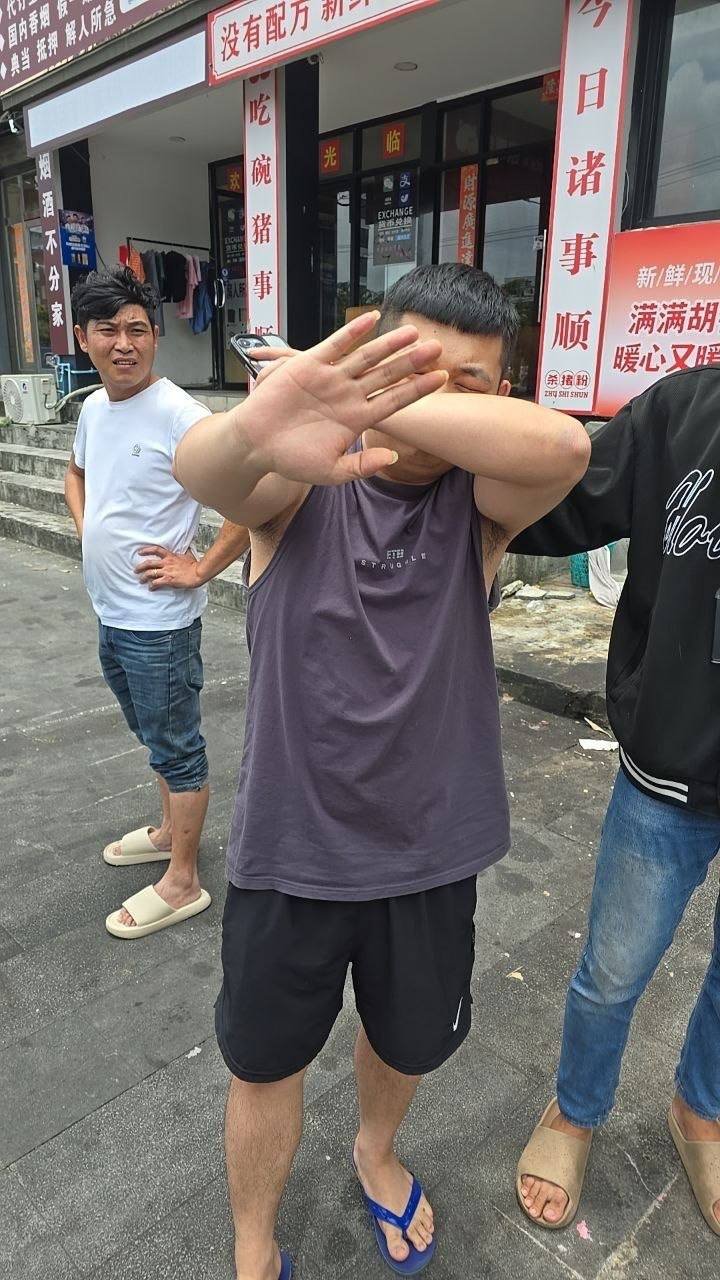 西港发生交通事故致2人重伤 警方提醒注意行车安全