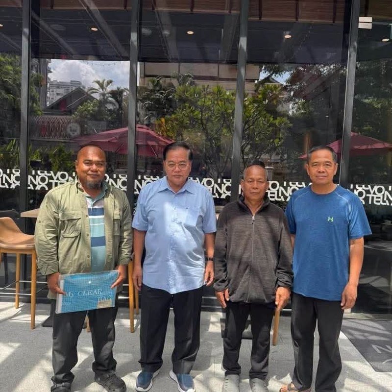 奥斯曼哈桑于9月5日会见此前被误抓并羁押一年多的男子