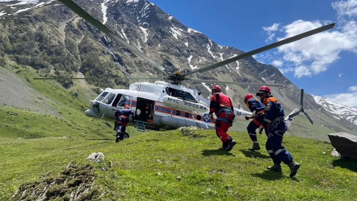 俄罗斯发生雪崩事故致11人遇难 6人受伤