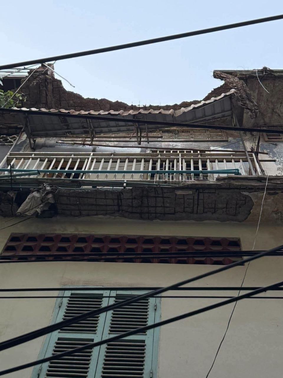 金边7玛卡区一栋老旧建筑发生混凝土脱落事故,相关部门已介入检