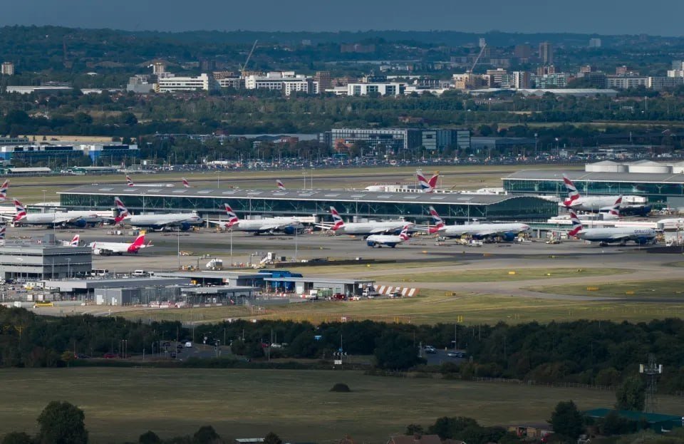 英国航空管制系统故障 多地机场航班大面积延误