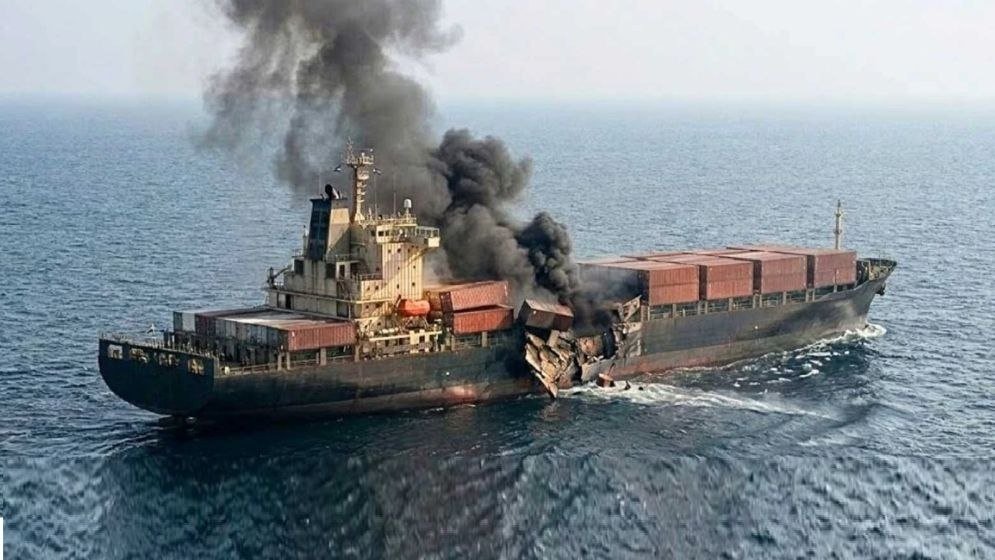伊朗与美国在海上发生冲突,导致油轮受损,这是自冲突开始以来针
