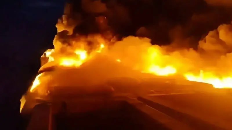 菲律宾渡轮发生火灾 5人死亡多人失踪