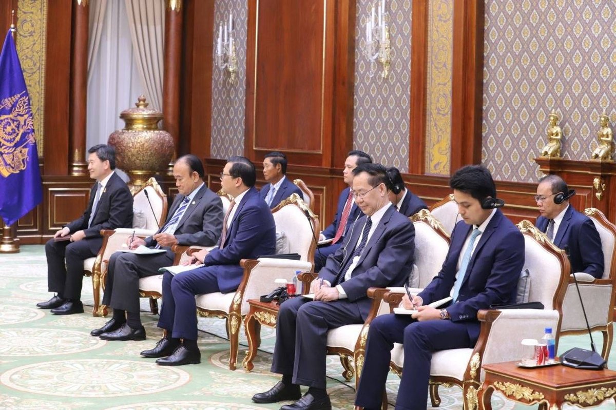 洪森代国家元首接见德国新任驻柬大使