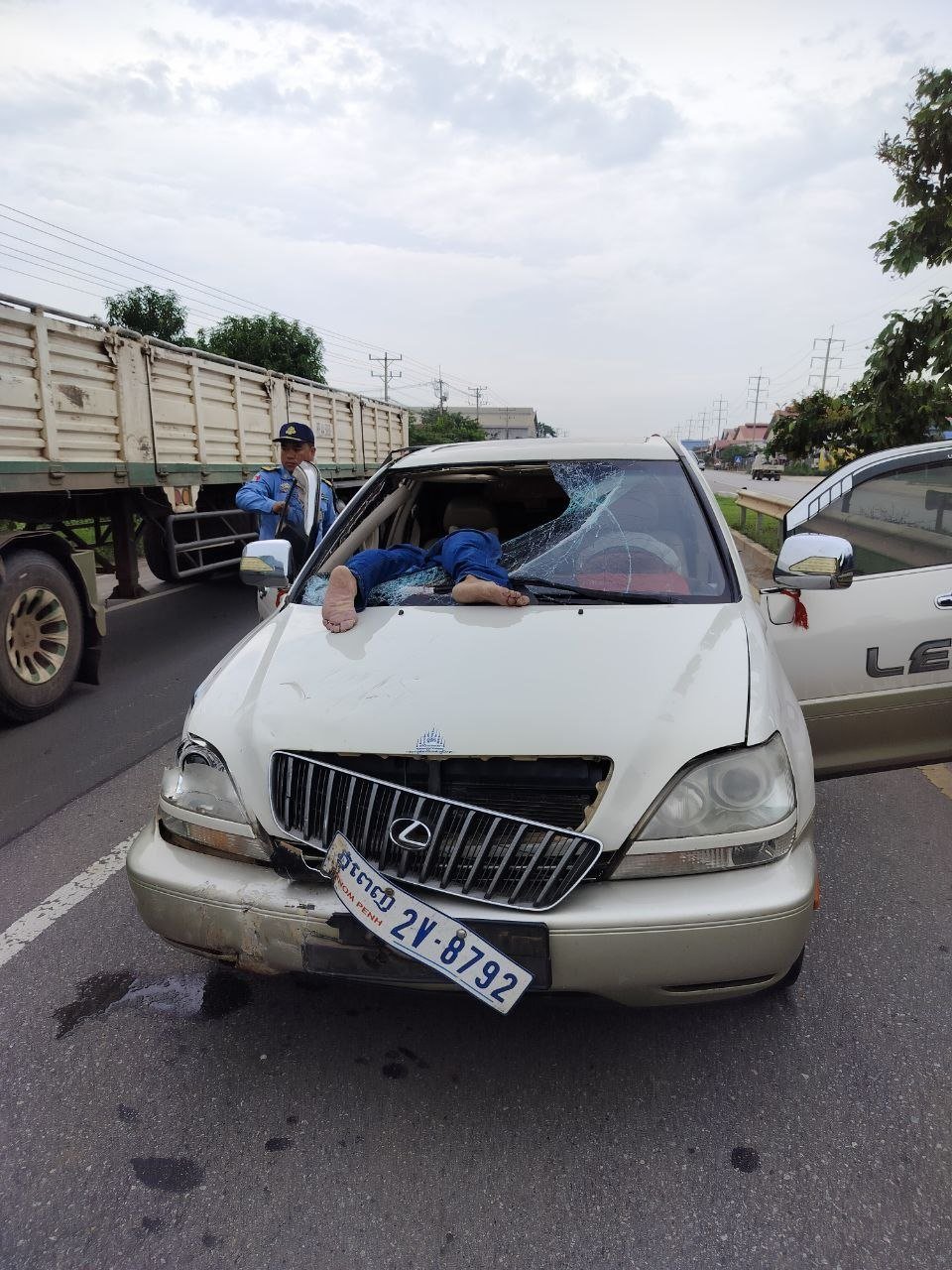 马德望省国道5号线发生车祸致一人死亡