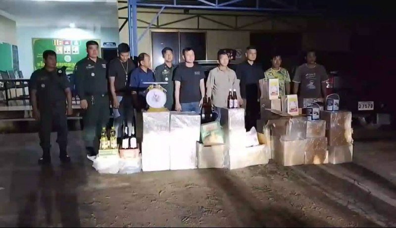 国公省当局近日查获两名非法从泰国进口食品及调味品的嫌疑人,并