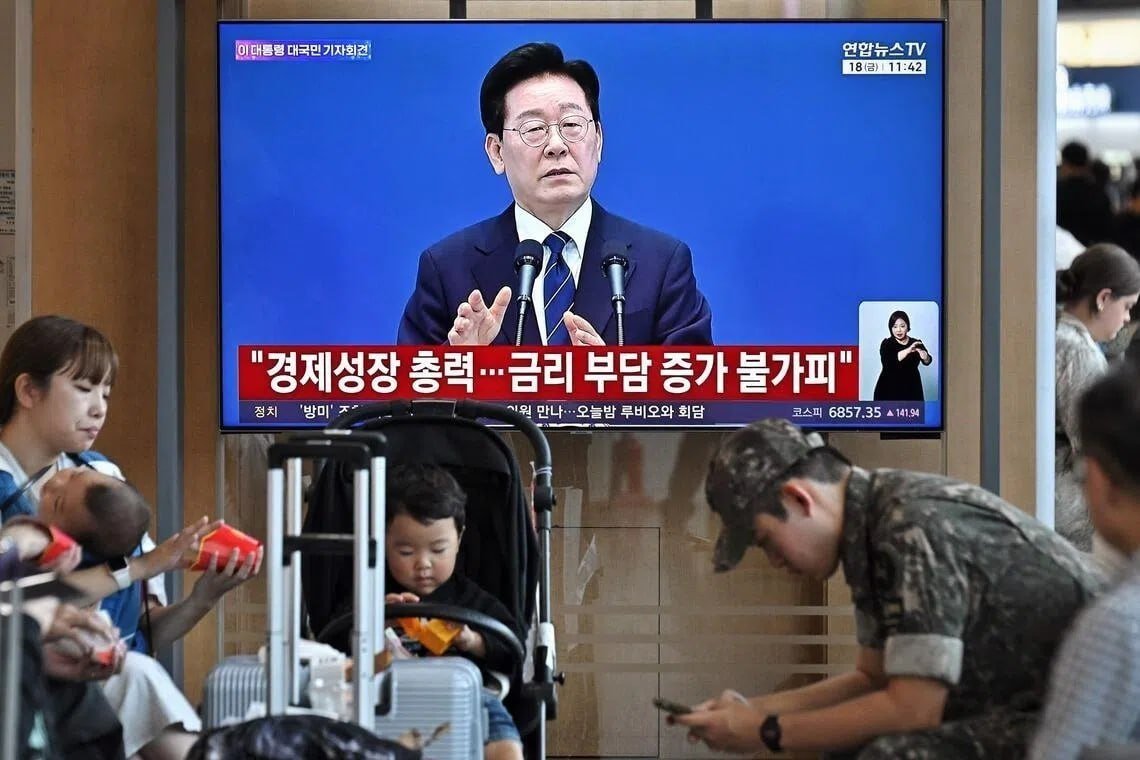 韩国总统李明博确认不寻求连任 结束第二任期