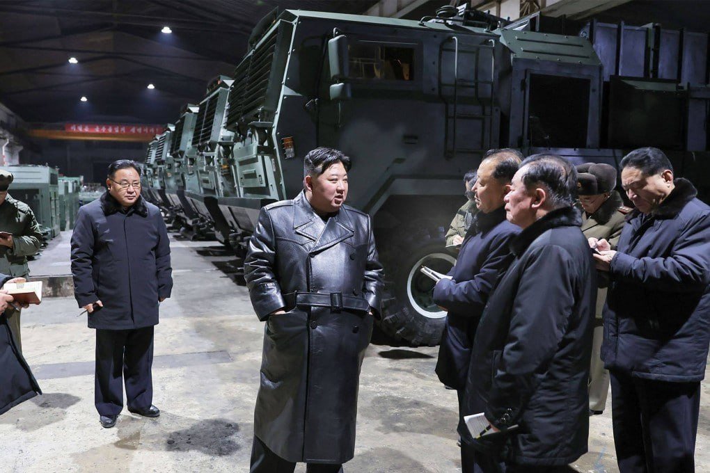 朝鲜官方媒体报道，金正恩近日视察了武器生产工厂，强调国防建设