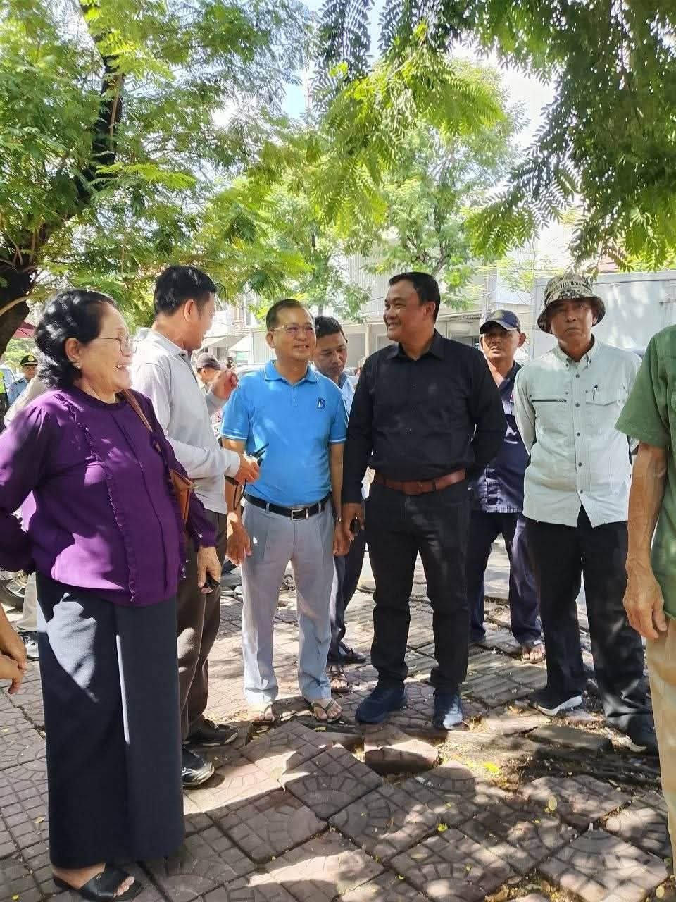 堆谷区政府针对商家占用人行道并辱骂市民的行为进行调查