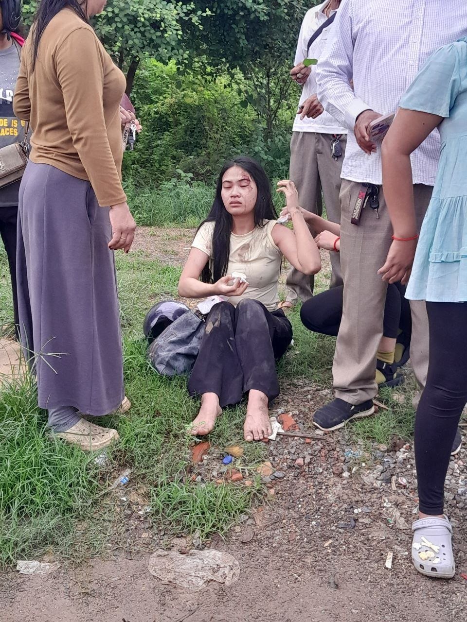 马德望发生摩托车与自行车相撞事故 致2人受伤