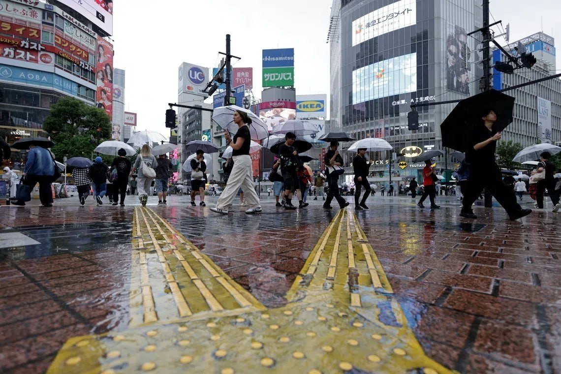 强台风袭击日本东京 数百架次航班被迫取消