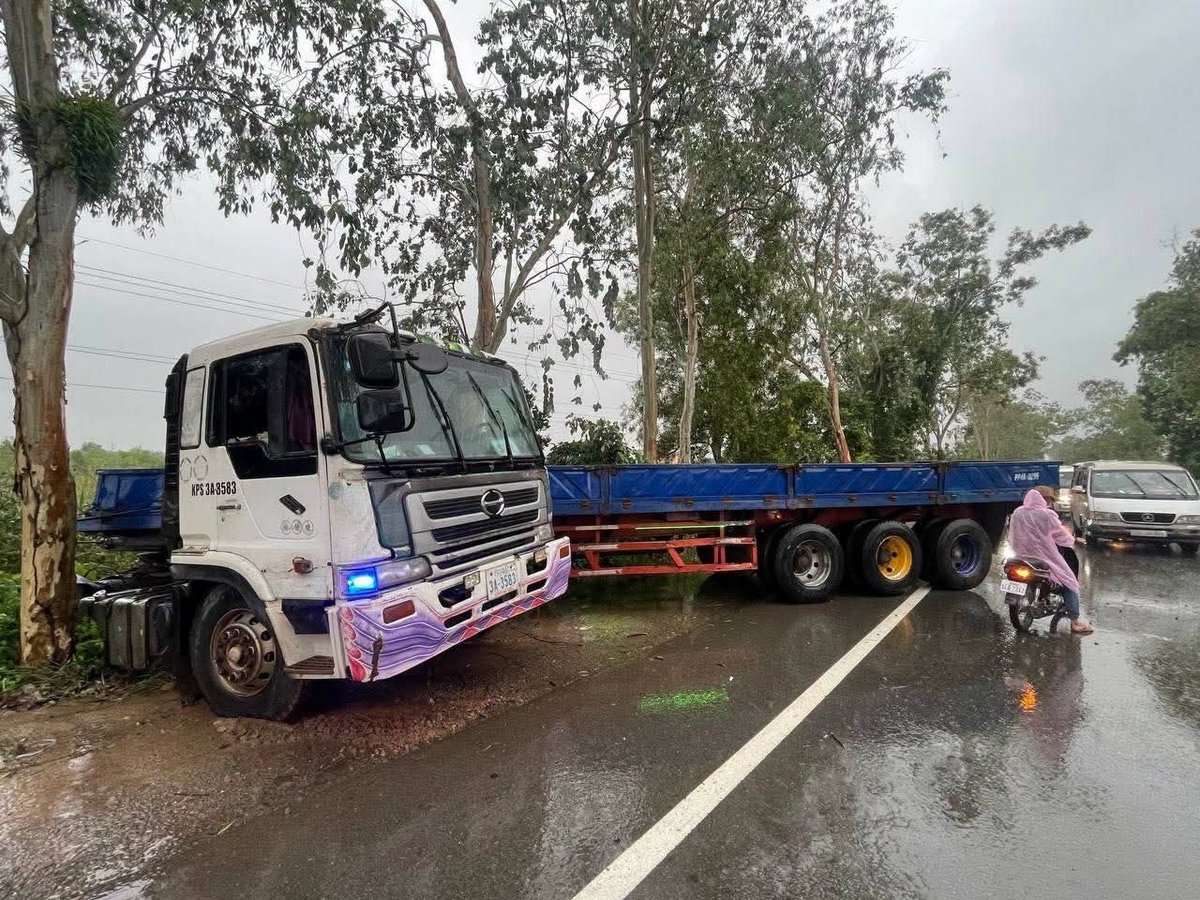 西港4号公路发生两车相撞事故 暂无人员伤亡报告