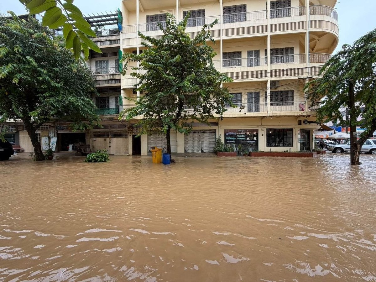 马德望市部分路段积水严重 低底盘车辆请绕行
