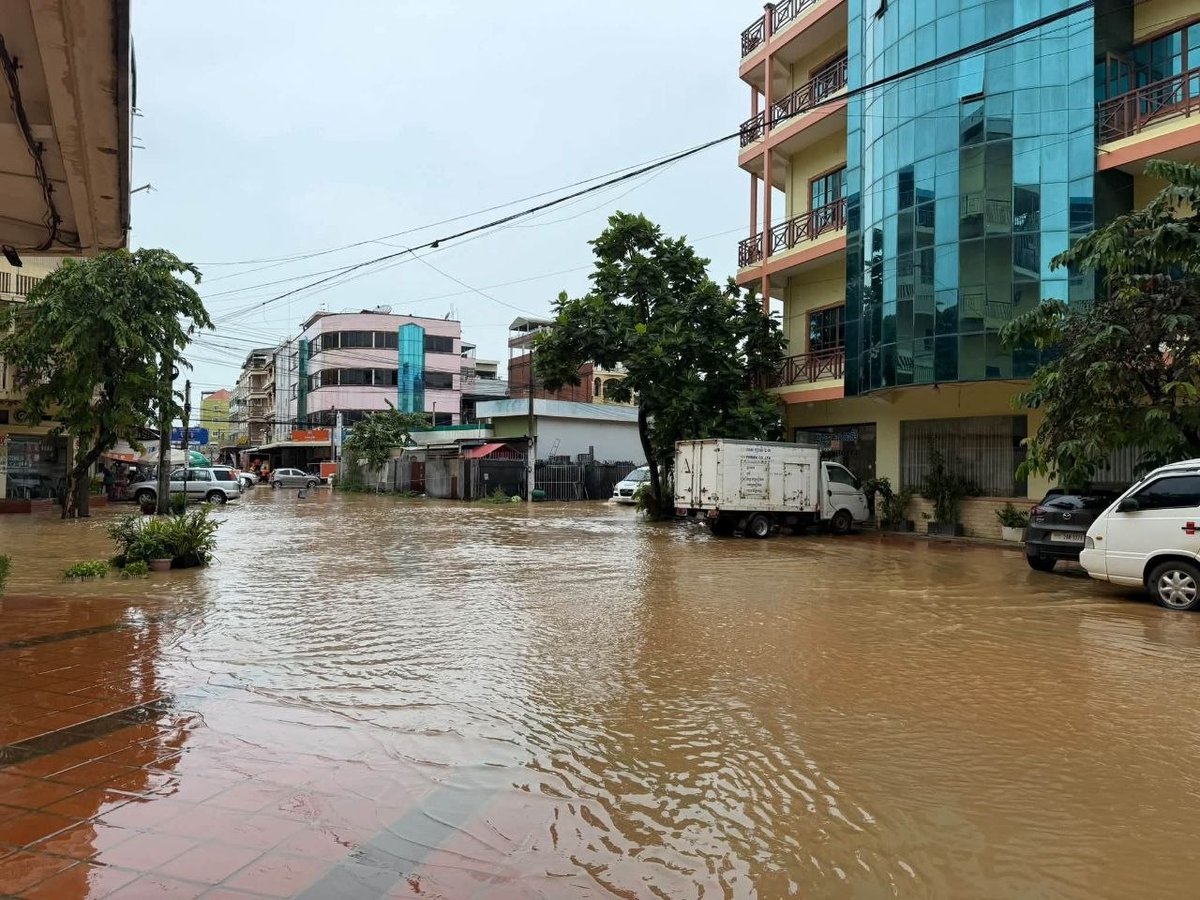 马德望市部分路段积水严重 低底盘车辆请绕行