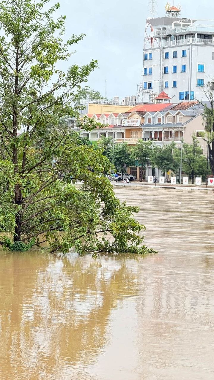 苏庆大桥因水位上涨临时封闭 建议车辆绕行