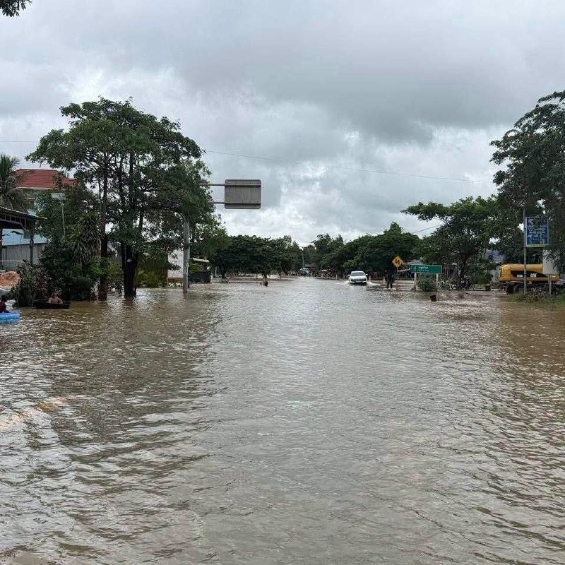 暹粒省多条道路因洪水受灾 重型车辆禁行