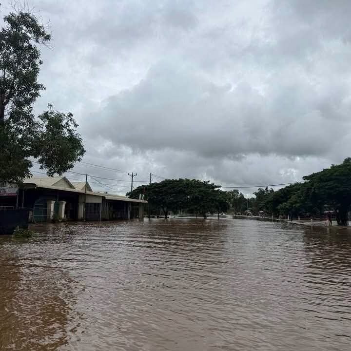 暹粒省多条道路因洪水受灾 重型车辆禁行