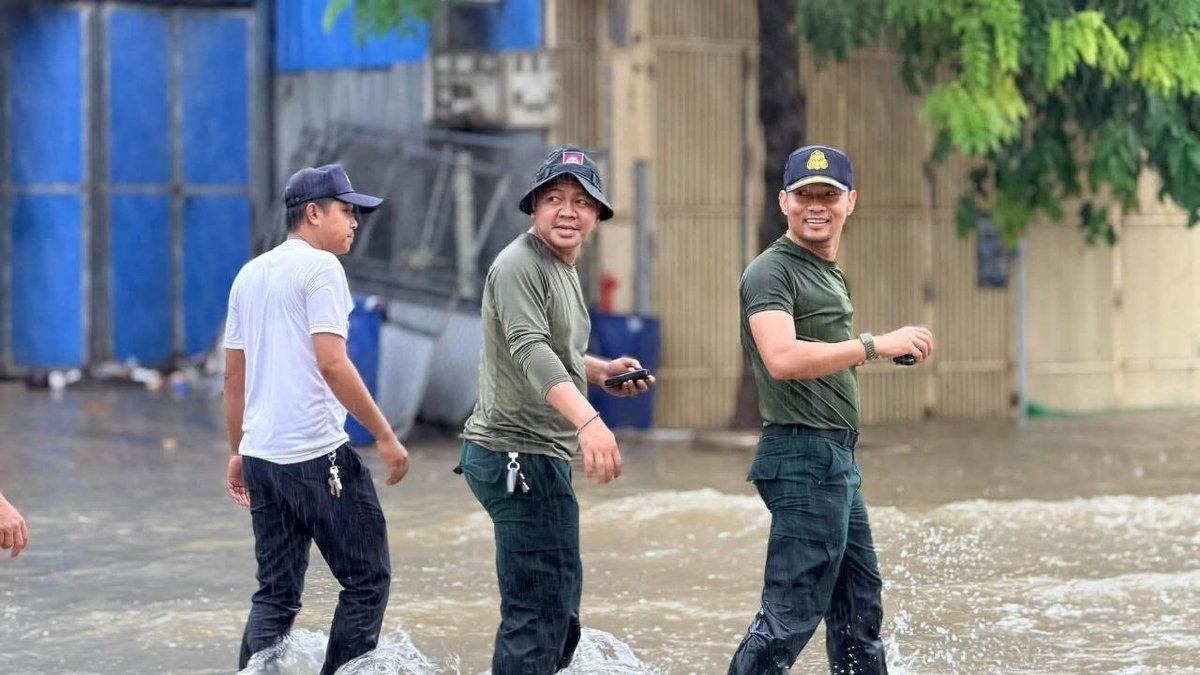 波贝市警察局开展洪涝交通疏导工作