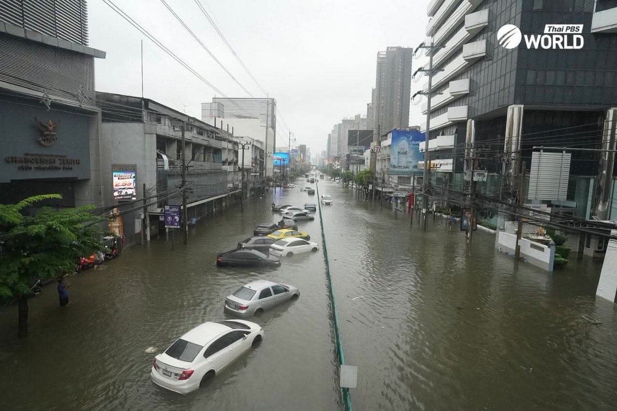 泰国曼谷全城发布洪水预警 50个区受灾严重