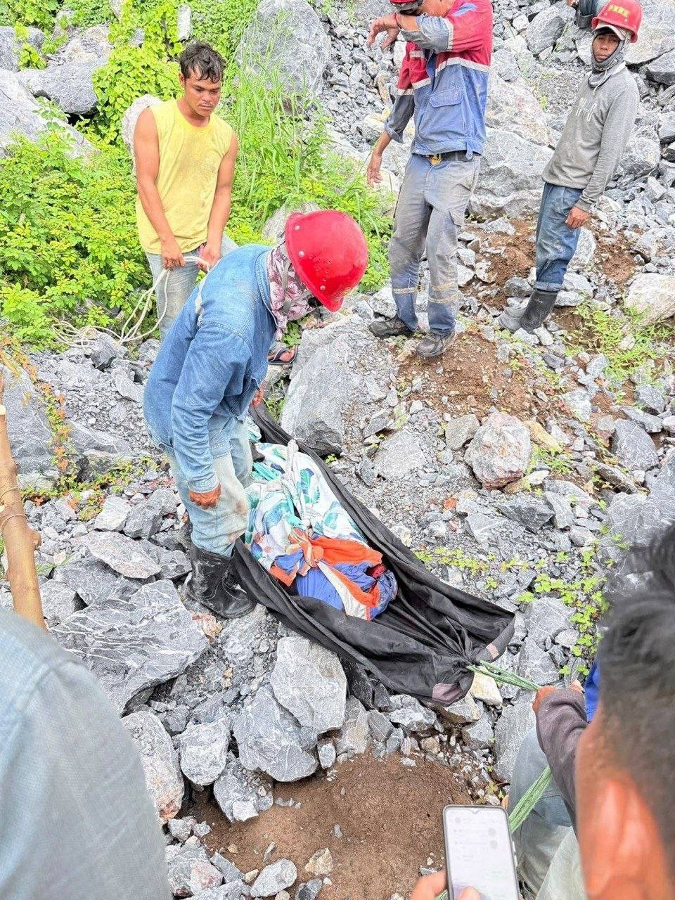 贡布省栋通县工厂发生安全事故 2名工人不幸遇难