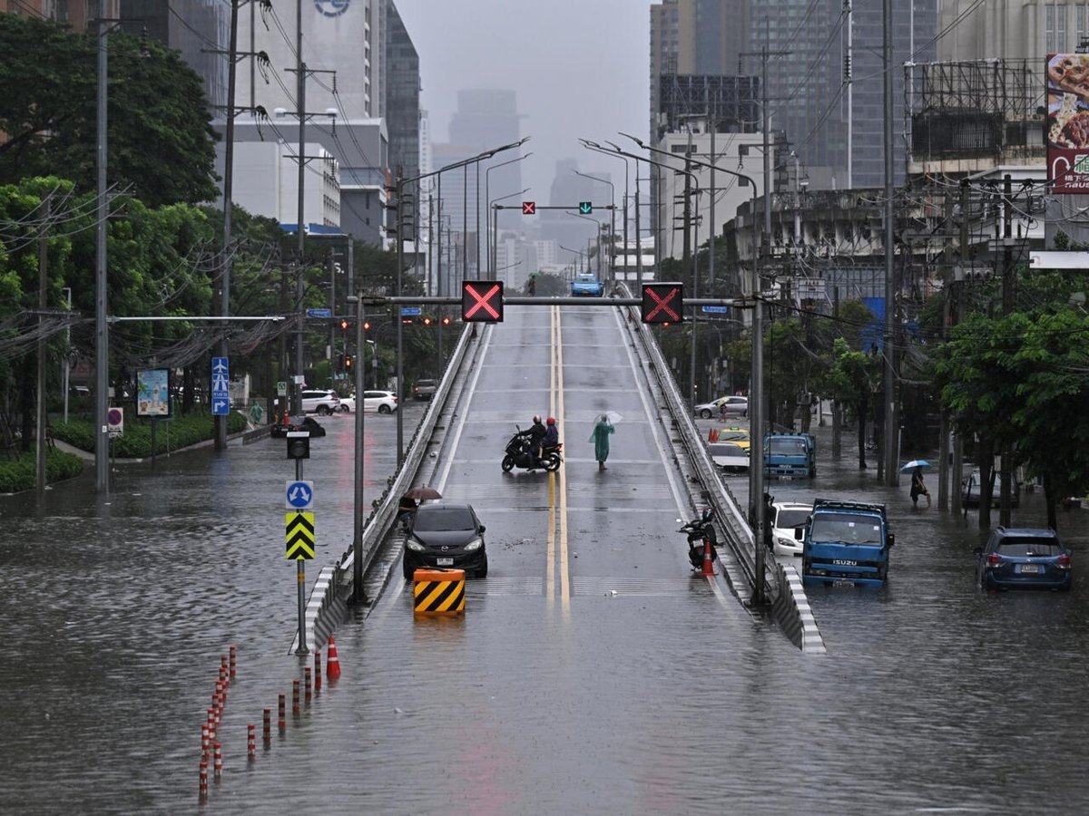 泰国曼谷发布洪灾预警 提醒民众防范风险