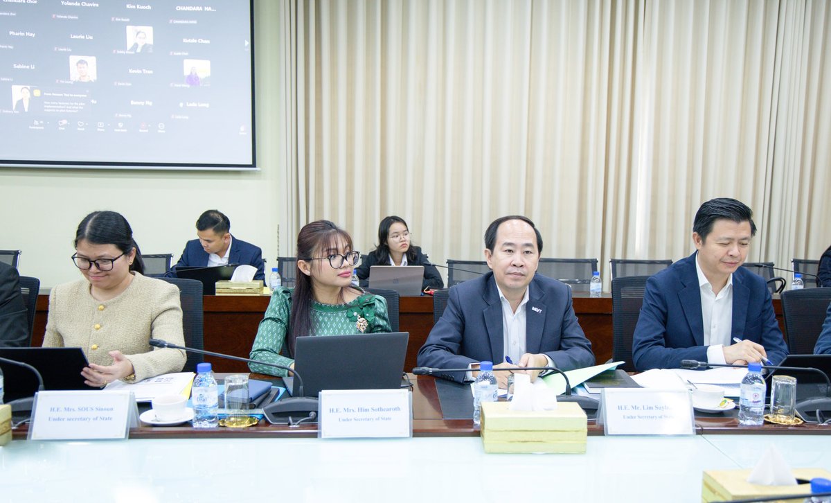 劳工部部长亨索与ILO-BFC项目代表讨论职业健康与安全(O
