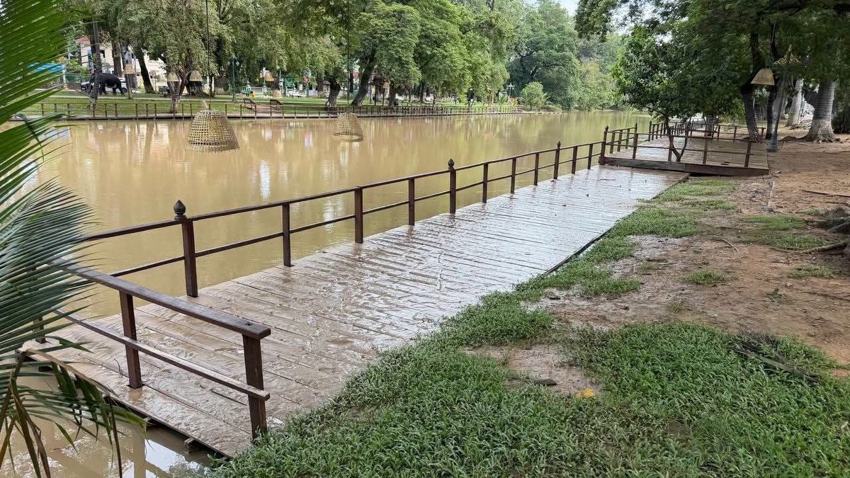 暹粒省水位已恢复正常,省长普拉·桑波斯指示清理排水系统以防积